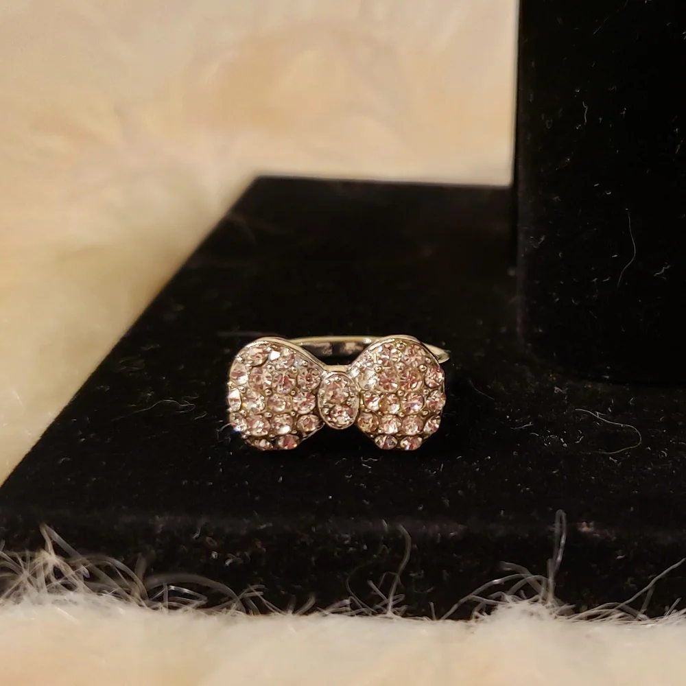 ✨ Sparkly Rhinestone Bow Ring – Dainty, Cute & Girly Glam ✨ - Picture 2 of 3